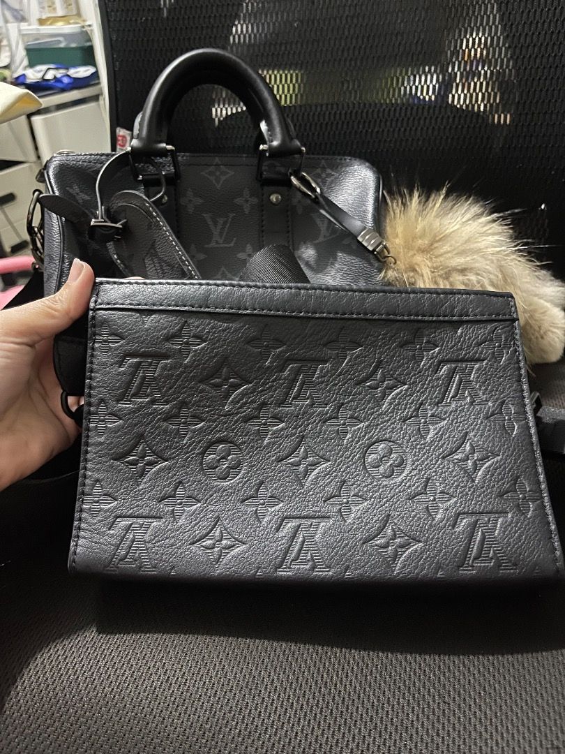 LV Trio Messenger (Category: Luxury Bags & Wallets) located in Manila. Submitted by butterfly623 (Listing ID 1461007630, Image 1). Description: Used thrice Open for viewing Meet up .