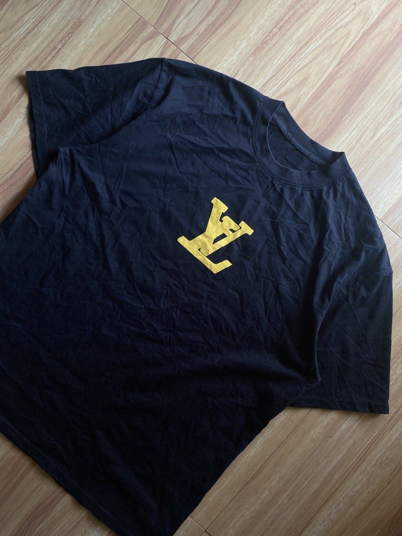 LV Yellow Logo Short Sleeve Tee (Category: Tshirts & Polo Shirts ) located in San Andres. Submitted by _wearlore. (Listing ID 1463766197, Image 2). Description: LV Yellow Logo Short Sleeve Tee Excellent Condition Size: Large To Xl No Issue.