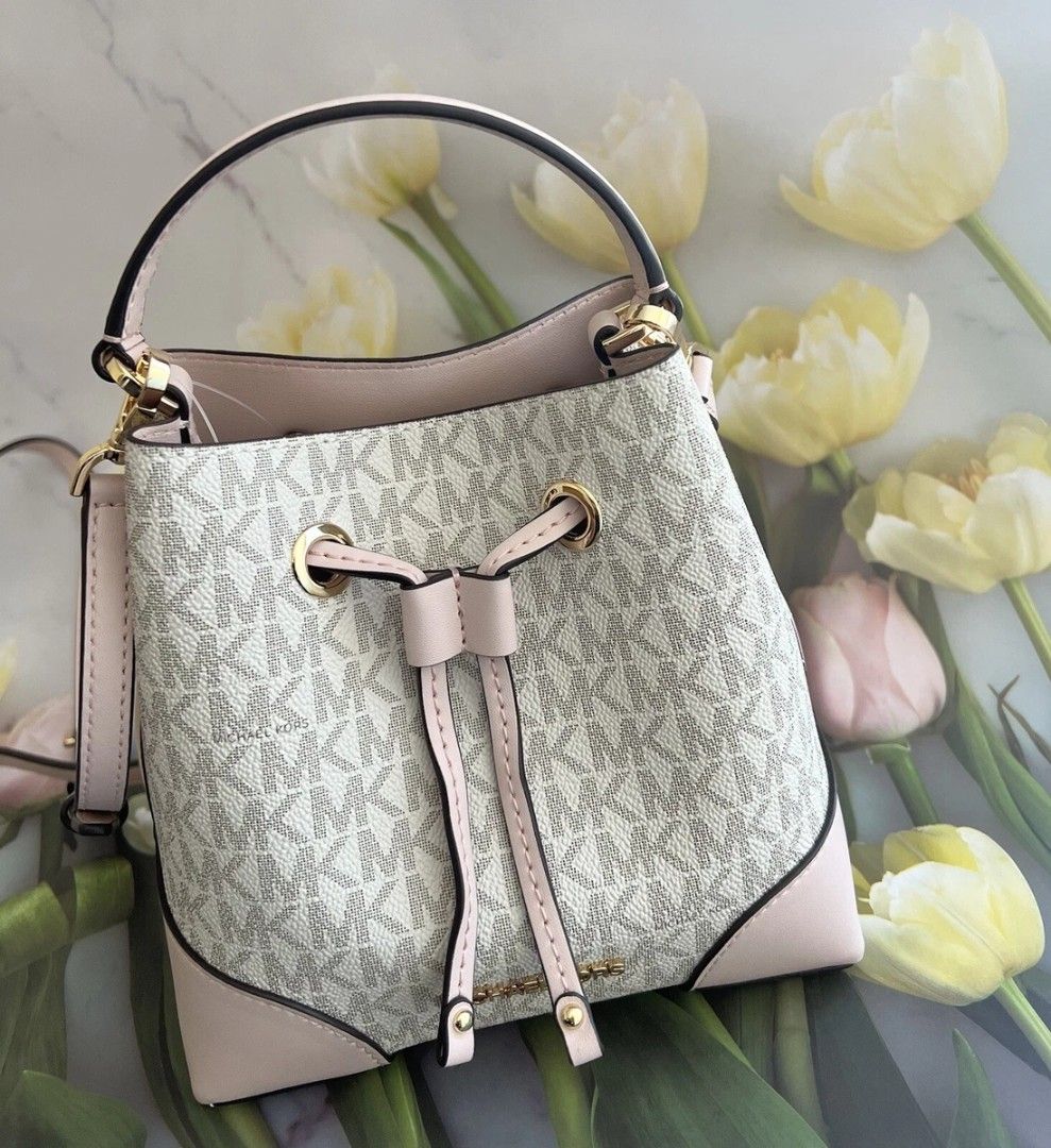 M K | MERCER SMALL LOGO BUCKET BAG (Category: Cross-body Bags) located in Manila. Submitted by prelovedbyaphia (Listing ID 1463790716, Image 1). Description: .