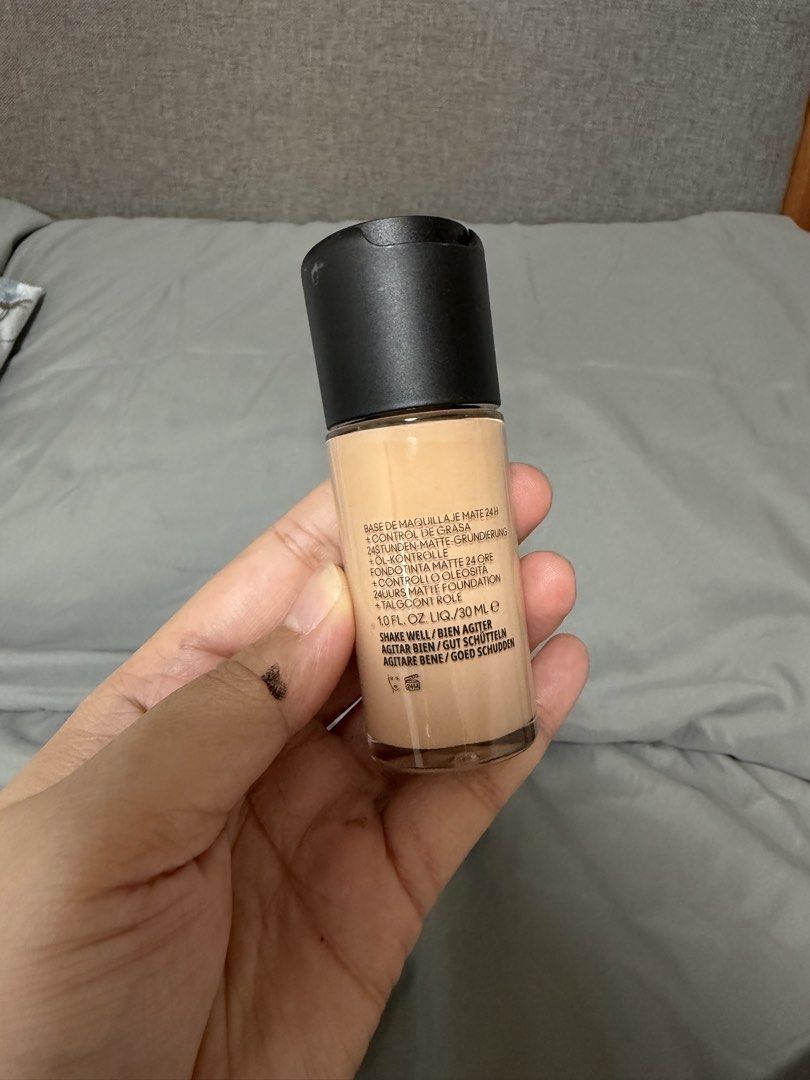 MAC Studio Fix Fluid SPF 15 Foundation NW20 (Category: Makeup) located in Marilao. Submitted by wantmyprelovedthings (Listing ID 1463866681, Image 3). Description: - MAC Studio Fix Fluid Foundation - Shade: NW20 - SPF 15 - 24-Hour Matte Finish Bought online. Sadly not my shade..