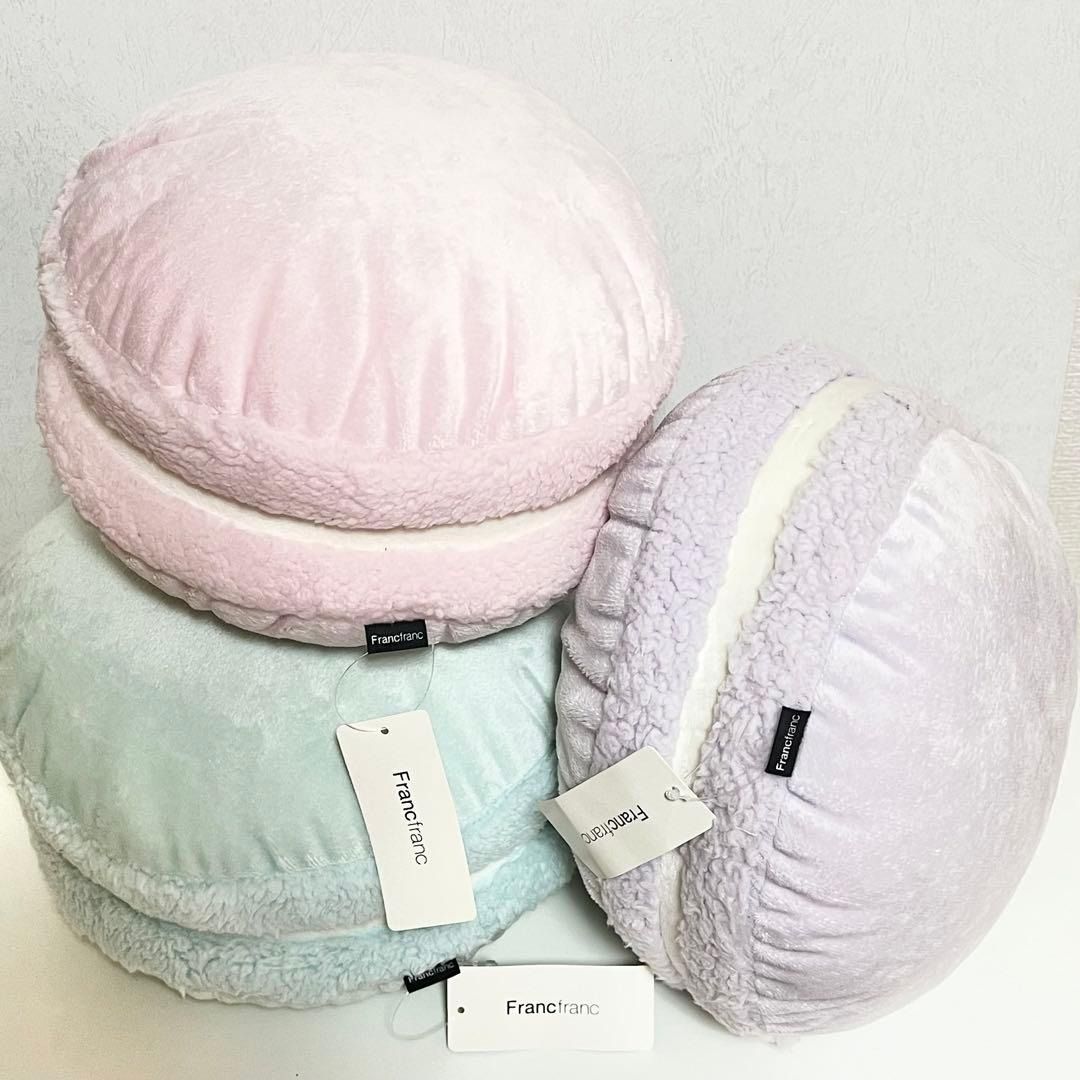 Macaron Plush Pillow Cushion Lavender (Category: Bedding & Towels) located in Quezon City. Submitted by trinket_cat (Listing ID 1463820746, Image 2). Description: - Adorable macaron-shaped plush pillow - Soft and squishy texture - Lovely lavender color - Ideal for lounging or decoration - Adds a pop of color to any space (sofa, bed, etc.).