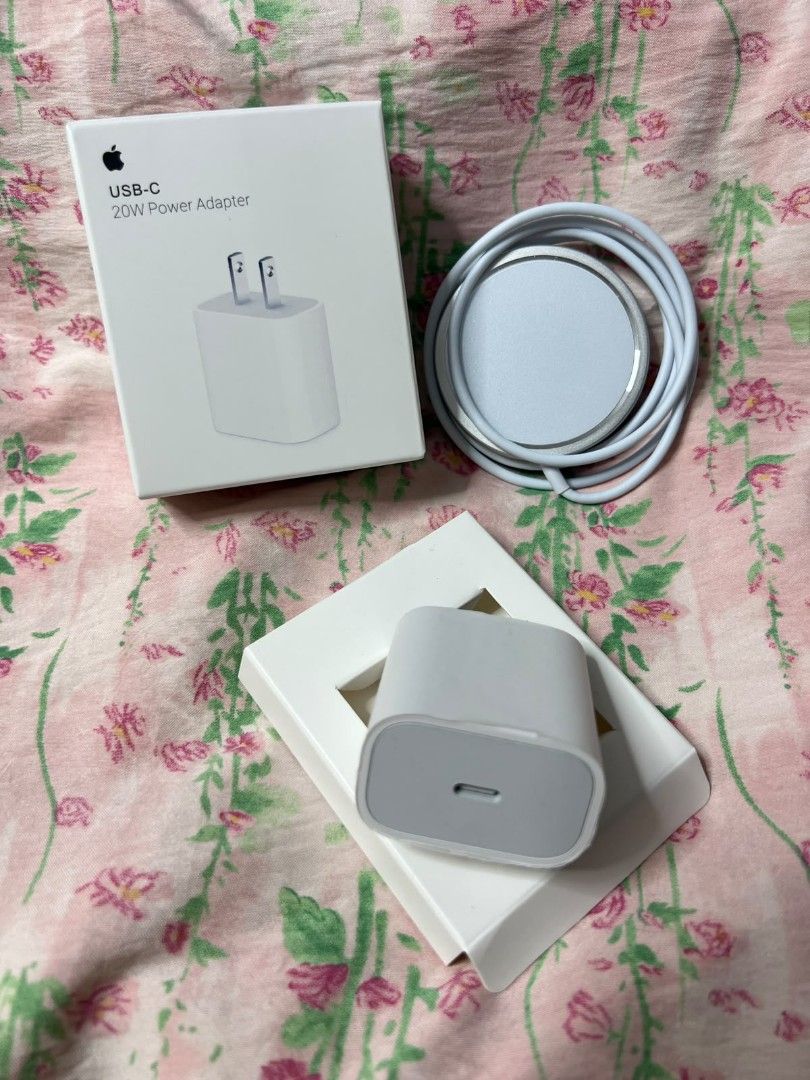 MAGSAFE CHARGER WITH 20W ADAPTER USB C (Category: Chargers & Cables) located in Manila. Submitted by itsashy (Listing ID 1463852909, Image 2). Description: .