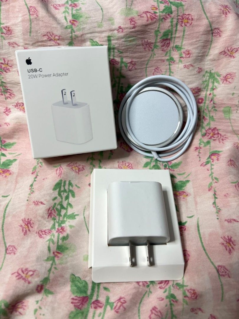 MAGSAFE CHARGER WITH 20W ADAPTER USB C (Category: Chargers & Cables) located in Manila. Submitted by itsashy (Listing ID 1463852909, Image 1). Description: .