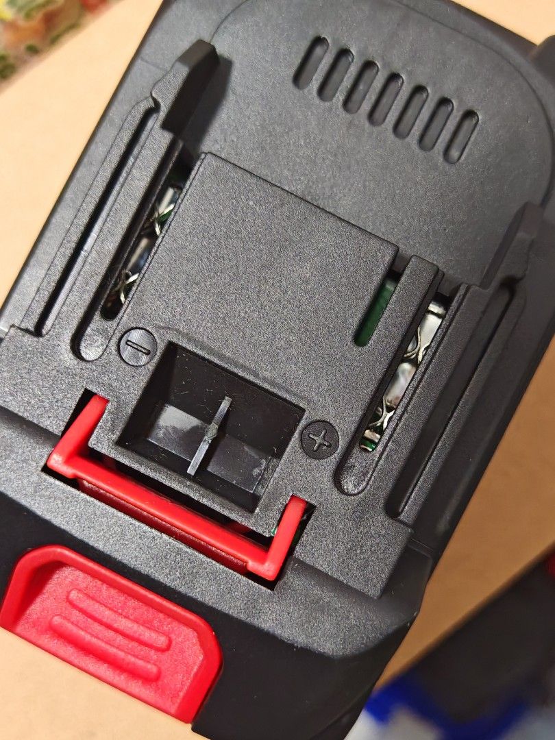 Makita mount lithium battery pack (kuku) (Category: Other Home Appliances) located in Quezon City. Submitted by blakbox (Listing ID 1463805887, Image 3). Description: 𝙿𝚘𝚠𝚎𝚛𝚒𝚗𝚐/𝚌𝚑𝚊𝚛𝚐𝚒𝚗𝚐 𝚢𝚘𝚞𝚛 𝚝𝚠𝚘 𝚠𝚊𝚢 𝚛𝚊𝚍𝚒𝚘 𝚒𝚗 𝚝𝚒𝚖𝚎𝚜 𝚘𝚏 𝚎𝚖𝚎𝚛𝚐𝚎𝚗𝚌𝚢 𝚘𝚛 𝚘𝚗-𝚝𝚑𝚎-𝚐𝚘? 𝚂𝚘𝚕𝚞𝚝𝚒𝚘𝚗: 𝟸𝟷𝚟 𝚞𝚗𝚒𝚟𝚎𝚛𝚜𝚊𝚕 𝚕𝚒𝚝𝚑𝚒𝚞𝚖 𝚋𝚊𝚝𝚝𝚎𝚛𝚢 𝚙𝚊𝚌𝚔𝚜! ( 𝙼𝚞𝚜𝚝 𝚋𝚎 𝚙𝚊𝚒𝚛𝚎𝚍 𝚠𝚒𝚝𝚑 𝟸𝟸𝟶𝚟 𝚒𝚗𝚟𝚎𝚛𝚝𝚎𝚛 ) 
