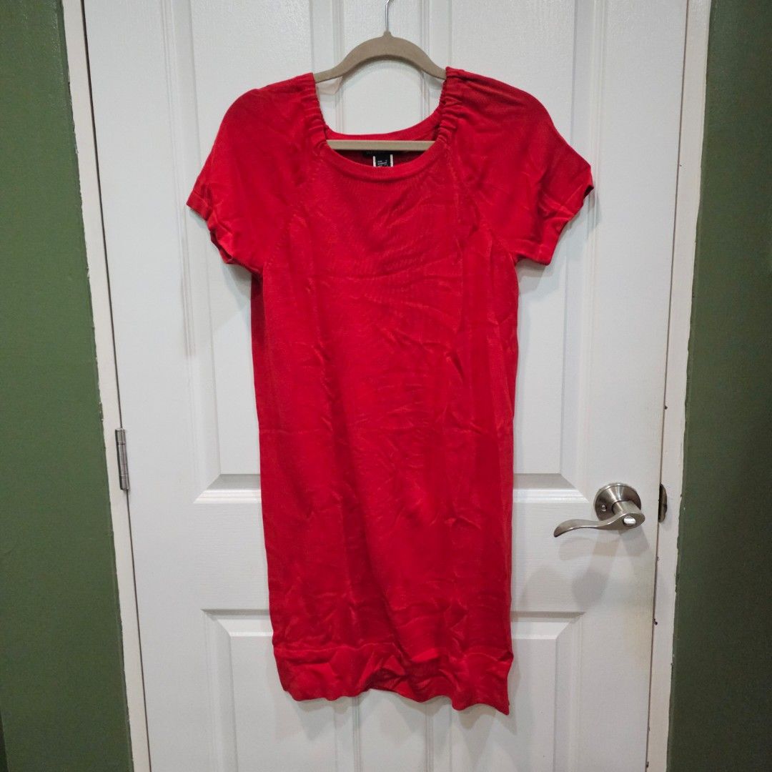Mango Basics Red Short Sleeve T-shirt (Category: Shirts) located in Makati City. Submitted by goldenbird.001 (Listing ID 1463854836, Image 1). Description: - Brand: Mango Basics - Color: Red - Sleeve Length: Short Sleeve - Material: Comfortable fabric - Origin: Made in China - Size: S - Style: Simple and comfortable, perfect for everyday wear - Pairing: Easily matches with jeans or shorts.