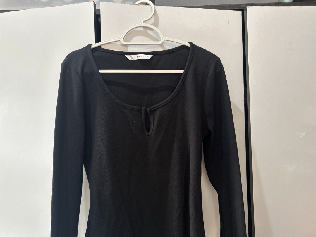 MANGO Black Long-Sleeve Top (Category: Longsleeves) located in Pasig City. Submitted by ladyleslieisletavelarde4902 (Listing ID 1463760087, Image 2). Description: A simple and timeless MANGO black top with a flattering scoop neckline and subtle front detail. Easy to dress up or down! ✨ Brand: MANGO Style: Long-Sleeve Top- Scoop neckline Size: S to M Excellent preloved condition MOP: Gcash / Bank Transfer Purchase direct from store Delivery: SF sh