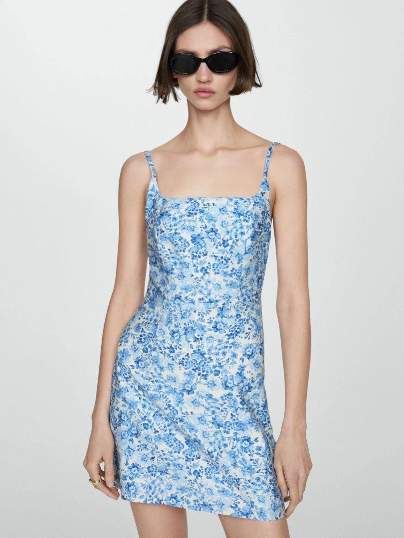 Mango Blue Floral Print Mini Dress (Category: Dresses) located in Manila. Submitted by patc20 (Listing ID 1463814859, Image 1). Description: - Cute blue floral print mini dress - Brand: Mango - Never worn, only washed .