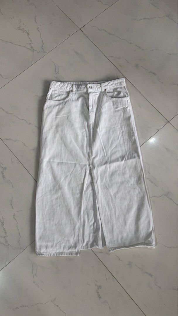 Mango White Denim Maxi Skirt with Front Slit (Category: Skirts) located in Manila. Submitted by patc20 (Listing ID 1463811500, Image 1). Description: - Mango white denim midi skirt - Features a front slit for easy movement - Tag size: XXL.