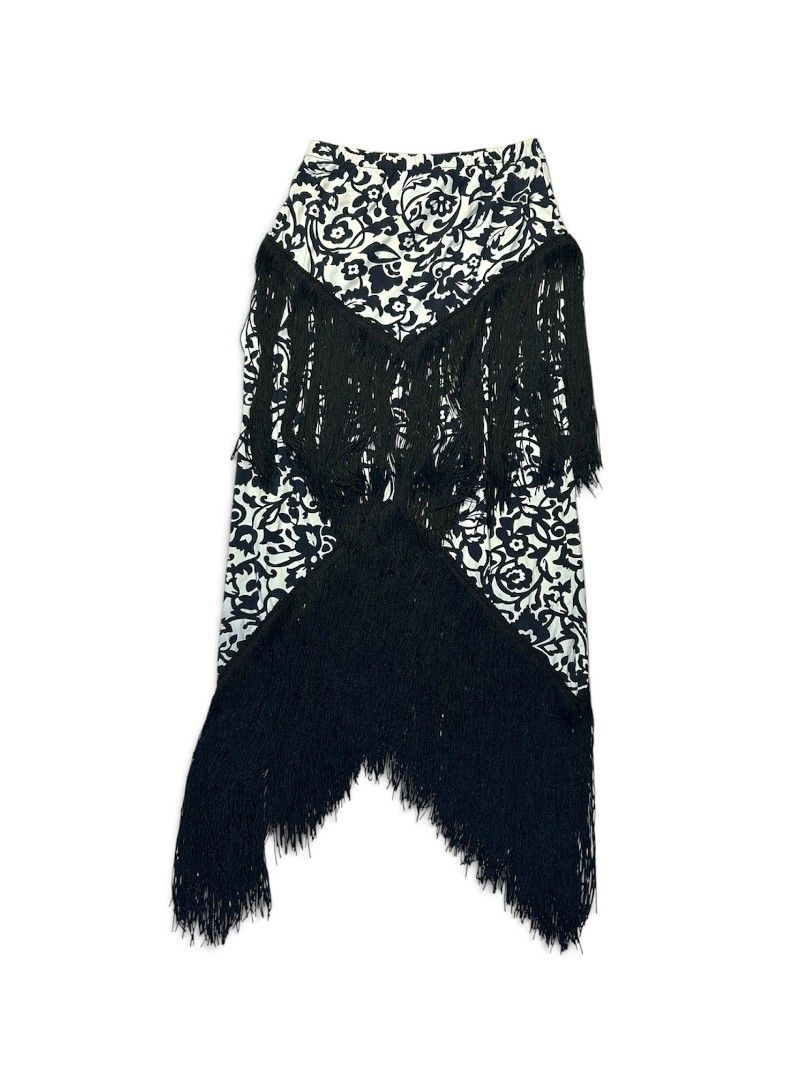 Mantoncillo Pattern Fringe Maxi Skirt (Category: Skirts) located in Marikina City. Submitted by wearablearttt (Listing ID 1463931405, Image 1). Description: 𖨆 LAID FLAT MEASUREMENTS ‎L 32 ‎W 9.5-15 ‎.