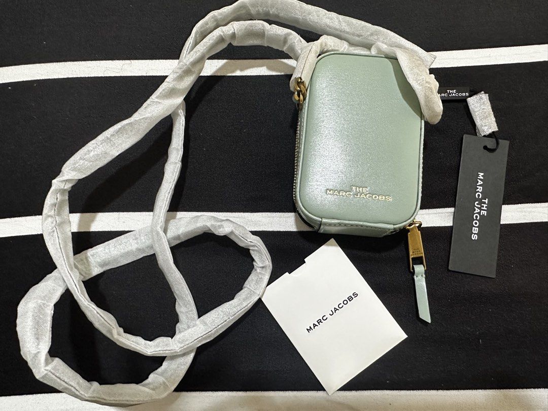 Marc Jacobs mini Vanity Bag (Category: Wallets & Card holders) located in Antipolo. Submitted by maiah_ccd (Listing ID 1463768372, Image 2). Description: Authentic.