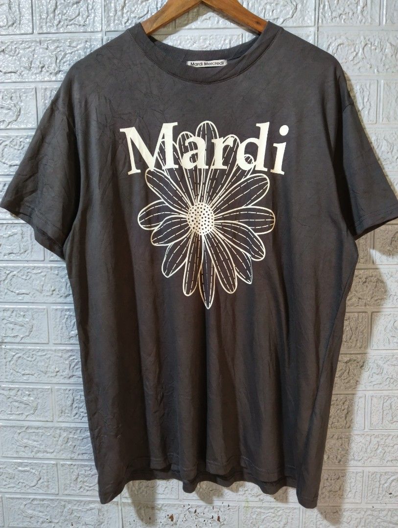Mardi Mercredi Flower T-shirt Grey (Category: Tshirts & Polo Shirts ) located in Davao. Submitted by noelamihan05424 (Listing ID 1463803621, Image 1). Description: - Brand: Mardi Mercredi - Color: Grey - Graphic: Large white flower with 'Mardi' text - Style: Short sleeves, crew neck - Occasion: Casual wear - Best fit to XL - Dimes 23x30 - Color rate 9.8/10 - No issue - Colors of the posted pictures may vary of the lighting .