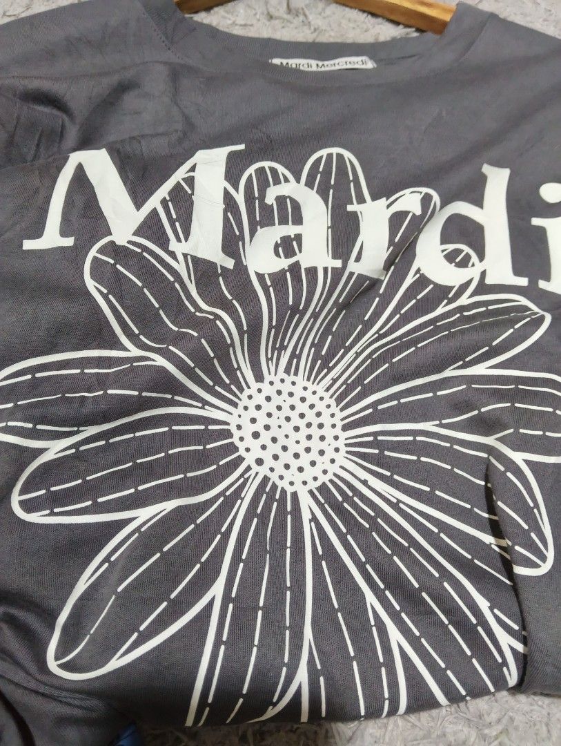 Mardi Mercredi Flower T-shirt Grey (Category: Tshirts & Polo Shirts ) located in Davao. Submitted by noelamihan05424 (Listing ID 1463803621, Image 3). Description: - Brand: Mardi Mercredi - Color: Grey - Graphic: Large white flower with 'Mardi' text - Style: Short sleeves, crew neck - Occasion: Casual wear - Best fit to XL - Dimes 23x30 - Color rate 9.8/10 - No issue - Colors of the posted pictures may vary of the lighting .
