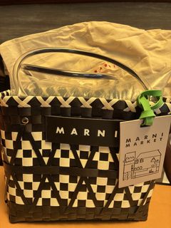(Category: ) located in . Submitted by shopaholic-anonymous (Listing ID 1463794094, Image 1). Description: .