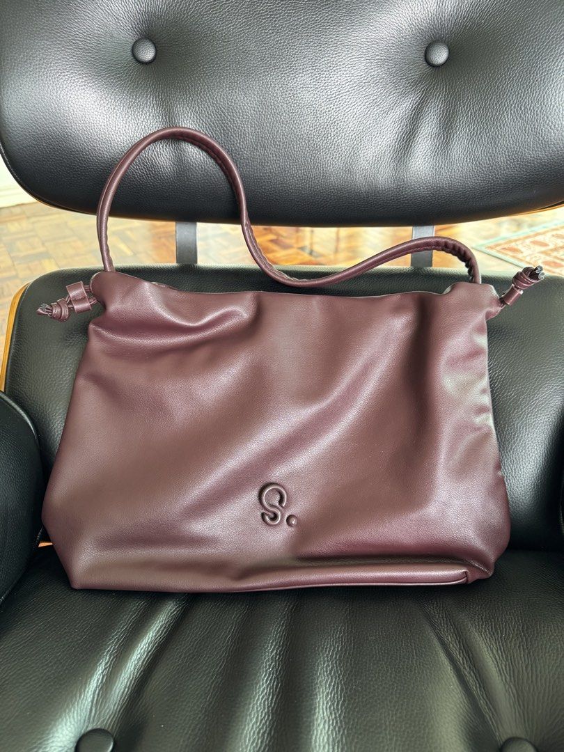 Maroon soft leather drawstring bag (Category: Shoulder Bags) located in Pasig City. Submitted by calumpagpatrise (Listing ID 1463785118, Image 2). Description: - Brand & Product Name: Mumu Select - Danica - Bought from TT Shop - Like new; Used only once—during my trip to Seoul - With Dust Bag - Can fit a lot - Has 2 compartments inside: 1 with zipper, 1 leather - Price is negotiable!! - RFS: I don’t use it anymore.