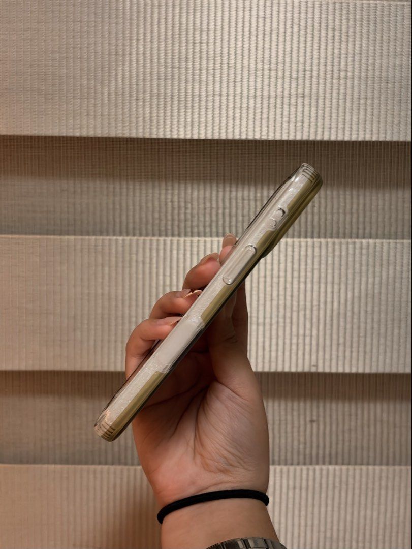 Matte Green Moss Phone Case (IP17 base) (Category: Cases & Sleeves) located in Tarlac. Submitted by eliiiiicutie (Listing ID 1463870453, Image 3). Description: Autumn Matte High-grade Moss Green Phone Case (IPHONE 17 BASE) - vvv sturdy!.