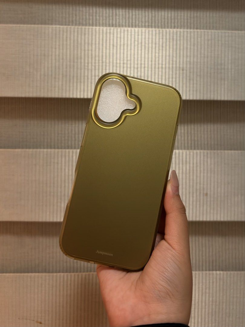 Matte Green Moss Phone Case (IP17 base) (Category: Cases & Sleeves) located in Tarlac. Submitted by eliiiiicutie (Listing ID 1463870453, Image 2). Description: Autumn Matte High-grade Moss Green Phone Case (IPHONE 17 BASE) - vvv sturdy!.