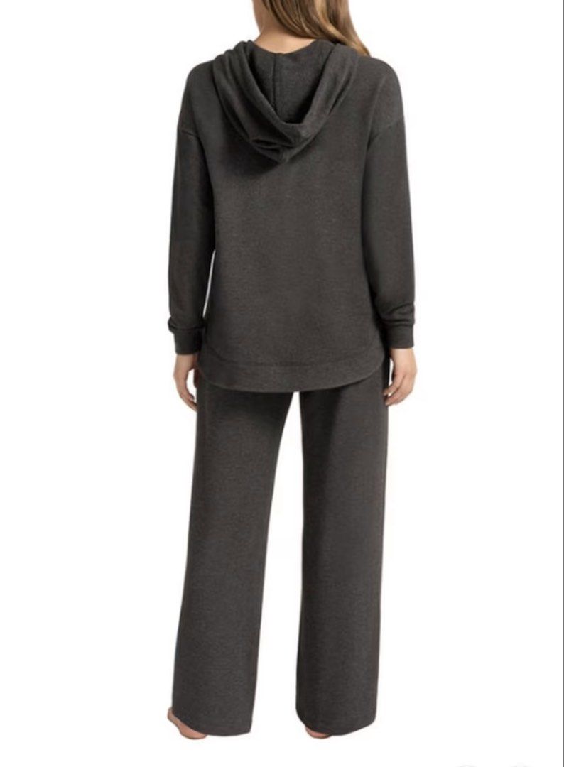 Max & Mia 2-pc Lounge Set Small - Medium (Category: Undergarments & Loungewear) located in Quezon City. Submitted by beckyshop2024 (Listing ID 1463923645, Image 2). Description: - Brand new - US Local Brand - Runs big, S in tag, fits up to Medium - Hoodie and Wide-leg pants - Color: Charcoal Gray.