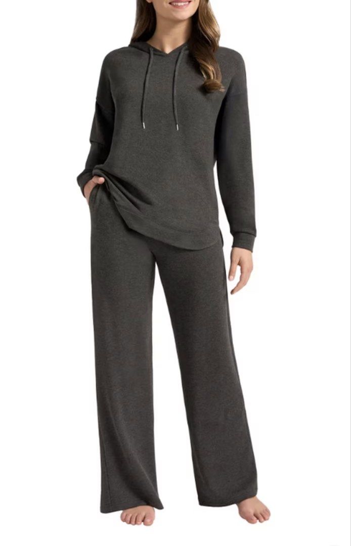Max & Mia 2-pc Lounge Set Small - Medium (Category: Undergarments & Loungewear) located in Quezon City. Submitted by beckyshop2024 (Listing ID 1463923645, Image 1). Description: - Brand new - US Local Brand - Runs big, S in tag, fits up to Medium - Hoodie and Wide-leg pants - Color: Charcoal Gray.