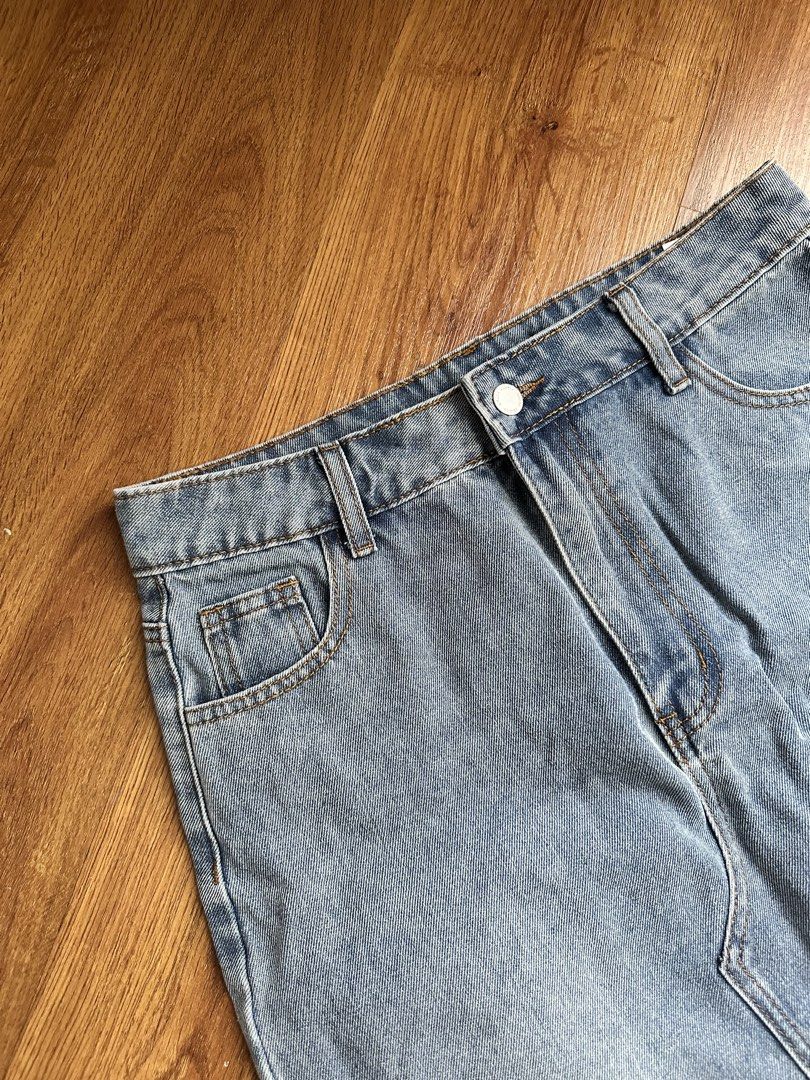 Maxi Denim Skirt (Category: Skirts) located in Quezon City. Submitted by mkcn__ (Listing ID 1463761306, Image 2). Description: .
