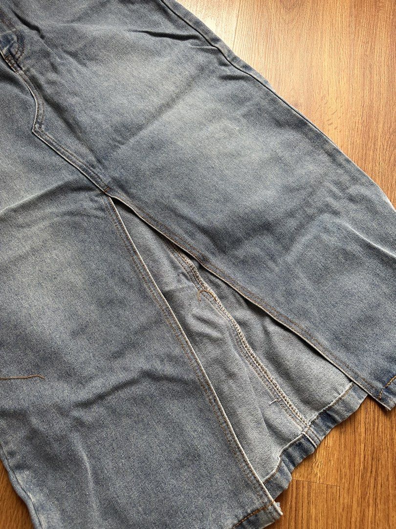 Maxi Denim Skirt (Category: Skirts) located in Quezon City. Submitted by mkcn__ (Listing ID 1463761306, Image 3). Description: .