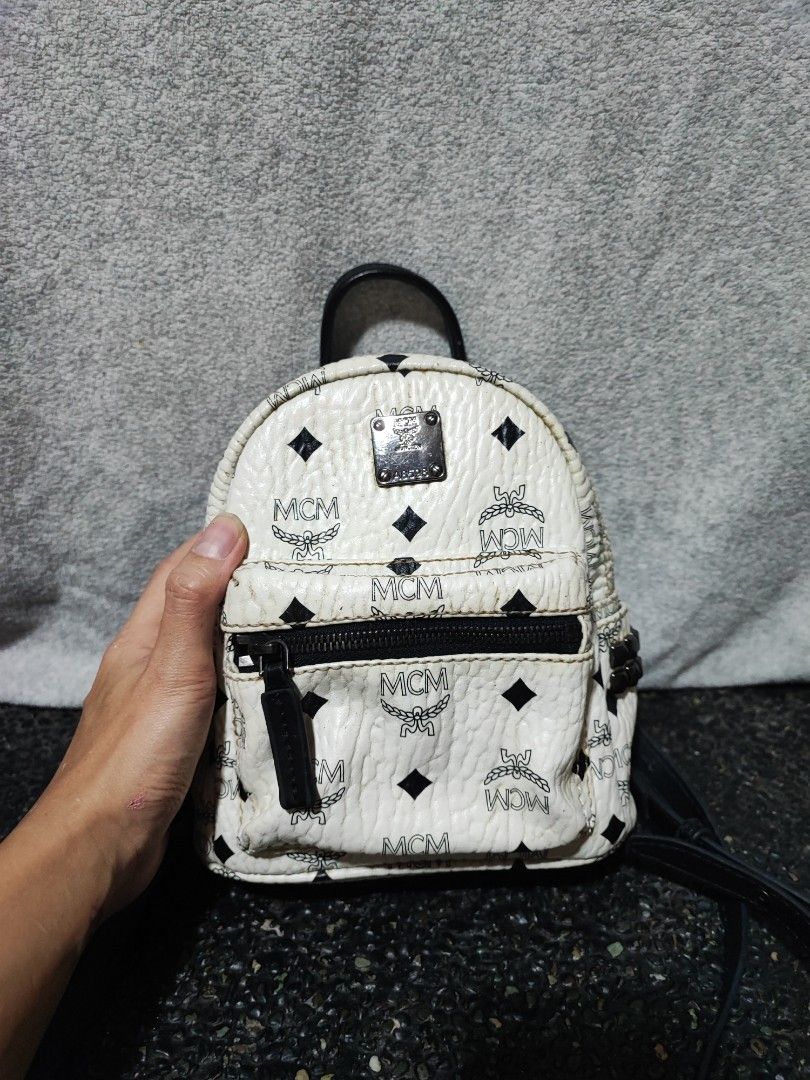 MCM Mini Backpack White Monogram (Category: Luxury Bags & Wallets) located in Baguio. Submitted by jayrgijc52758 (Listing ID 1463747921, Image 2). Description: MCM mini backpack Puwede gawing sling bag Very nice and cute 1k.