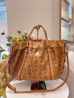 (Category: ) located in . Submitted by watchluxury888 (Listing ID 1463836171, Image 1). Description: .