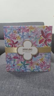 MDM LING Bakery Mooncake Tin + Bag, Food & Drinks, Gift Baskets ...