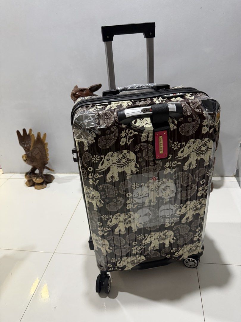 MEDIUM (CHECK-IN LUGGAGE) FROM THAILAND (Category: Luggage) located in Batangas. Submitted by stopandshopforluxury (Listing ID 1463747431, Image 1). Description: ‼️PLEASE MAKE READING A HABIT‼️ MEDIUM LUGGAGE FROM THAILAND ❤️ 100% POLYCARBONATE LUGGAGE 💯 Expandable zipper (super ganda nito!!) Used once, ginamit ko lang pauwi ng pinas. Bought this 5,800 in peso ‼️3K FIXED. NO LAST PRICE‼️ ‼️3K FIXED. NO LAST PRICE‼️ ‼️3K FIXED. NO LAST PRICE‼️ ‼️