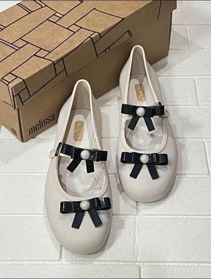 Melissa Ballerina Bow US8,9 (Category: Shoe inserts) located in Taguig. Submitted by melissacollection.ph (Listing ID 1463799261, Image 1). Description: ALL POSTED SIZES ARE AVAILABLE. BRANDNEW AND COMPLETE INCLUSIONS - 3X MONEYBACK GUARANTEE IF PROVEN FAKE.