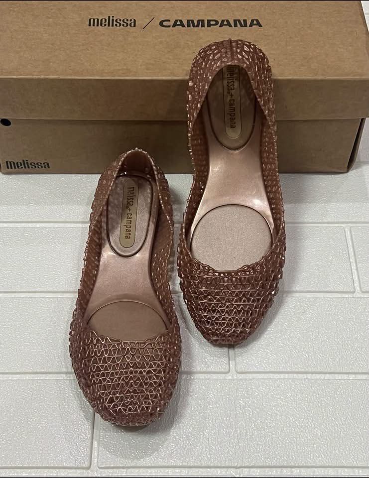 Melissa Campana Papel US5,9 (Category: Loafers) located in Taguig. Submitted by melissacollection.ph (Listing ID 1463796225, Image 2). Description: ALL POSTED SIZES ARE AVAILABLE. BRANDNEW AND COMPLETE INCLUSIONS - 3X MONEYBACK GUARANTEE IF PROVEN FAKE.