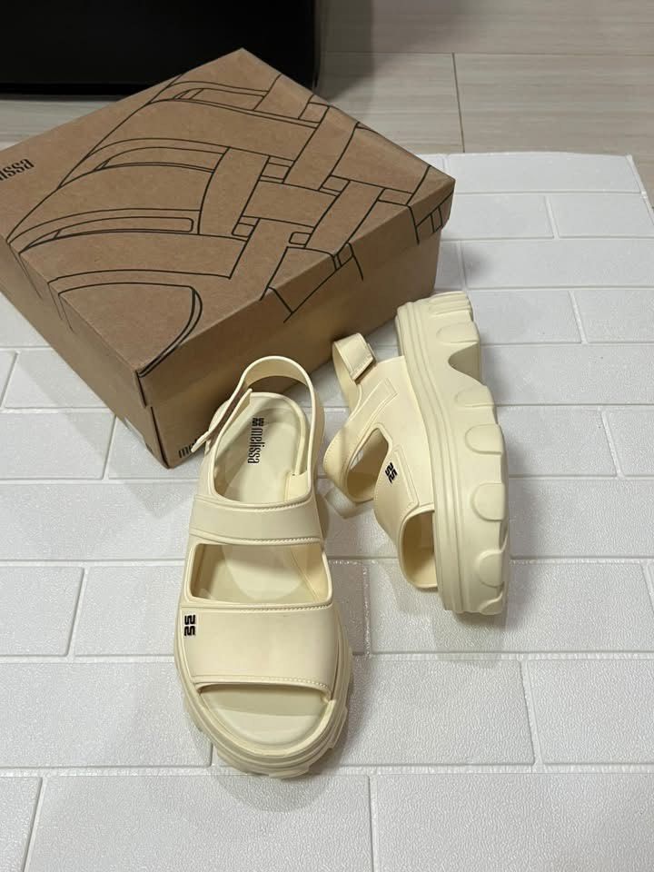 Melissa Ella Move Platform US8,9 (Category: Wedges) located in Taguig. Submitted by melissacollection.ph (Listing ID 1463747358, Image 1). Description: ALL POSTED SIZES ARE AVAILABLE. BRANDNEW AND COMPLETE INCLUSIONS - 3X MONEYBACK GUARANTEE IF PROVEN FAKE.