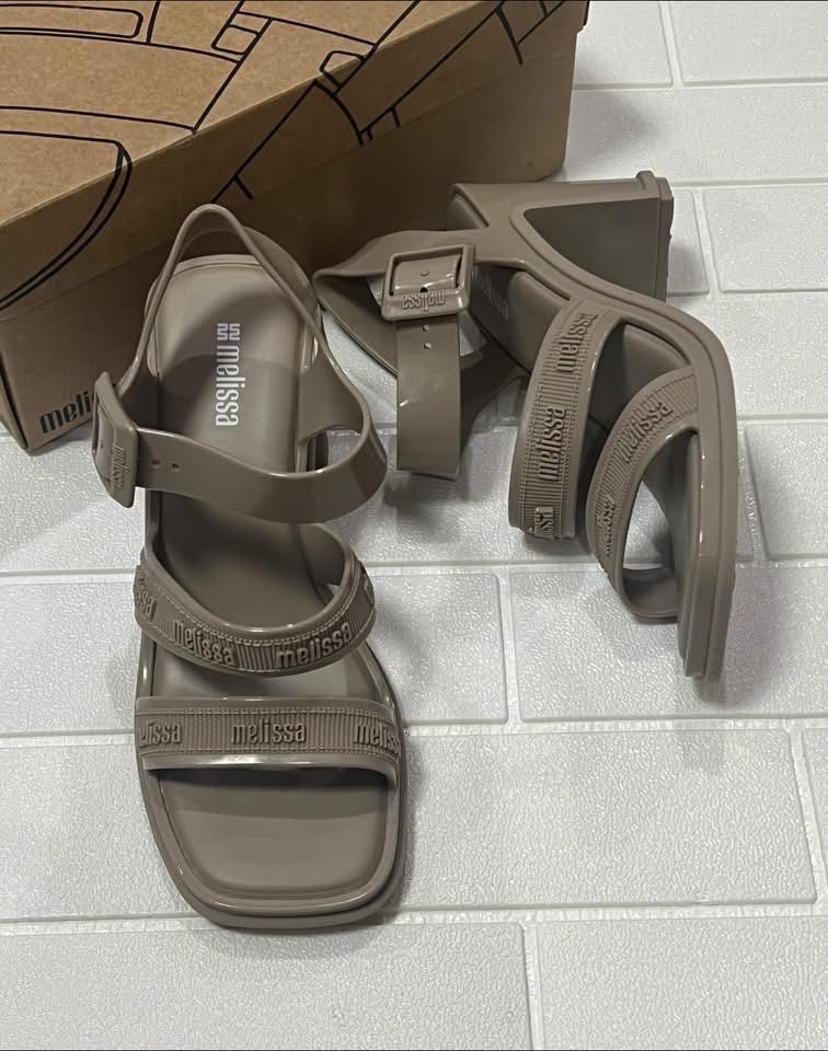 Melissa M Lover Heel US8,9 (Category: Heels) located in Taguig. Submitted by melissacollection.ph (Listing ID 1463794302, Image 1). Description: ALL POSTED SIZES ARE AVAILABLE. BRANDNEW AND COMPLETE INCLUSIONS - 3X MONEYBACK GUARANTEE IF PROVEN FAKE.