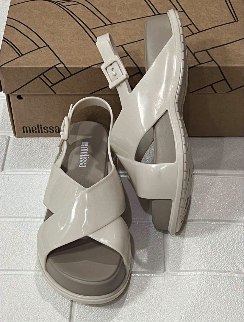 Melissa Mare Platform US5,7 (Category: Flats & Sandals) located in Taguig. Submitted by melissacollection.ph (Listing ID 1463798051, Image 3). Description: ALL POSTED SIZES ARE AVAILABLE. BRANDNEW AND COMPLETE INCLUSIONS - 3X MONEYBACK GUARANTEE IF PROVEN FAKE.