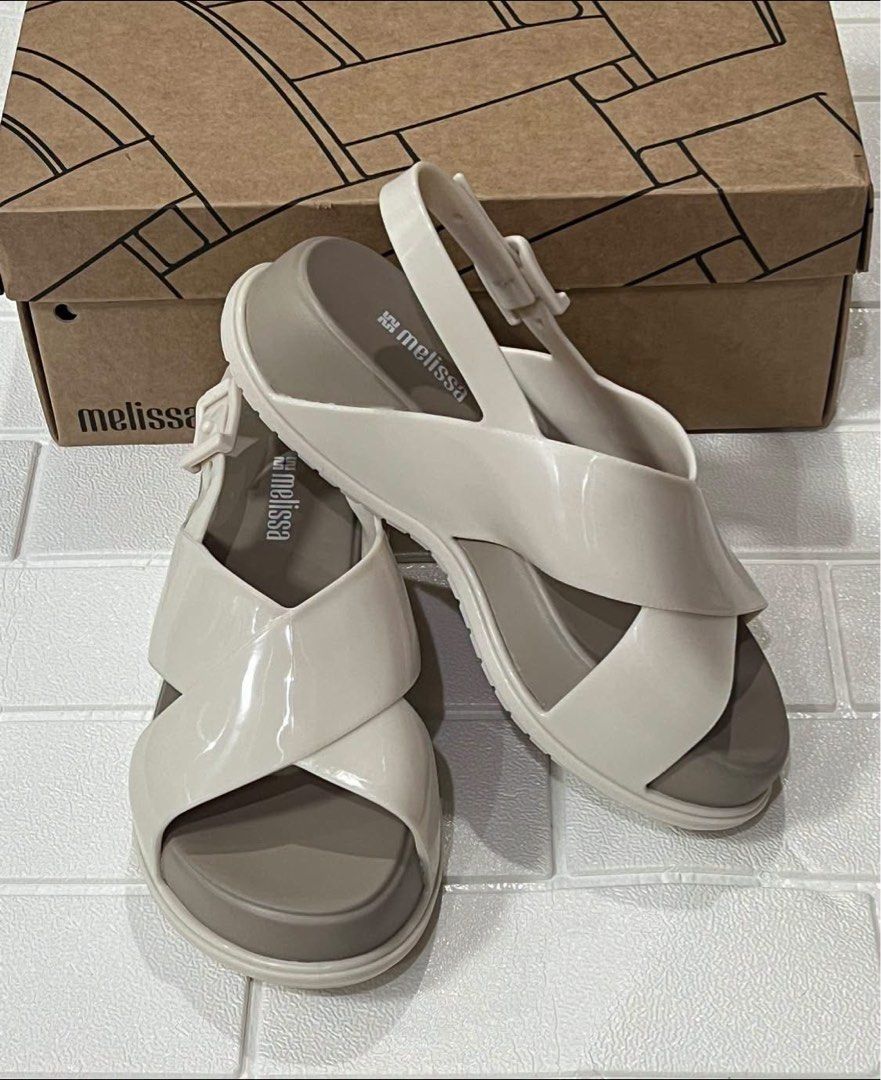 Melissa Mare Platform US5,7 (Category: Flats & Sandals) located in Taguig. Submitted by melissacollection.ph (Listing ID 1463798051, Image 2). Description: ALL POSTED SIZES ARE AVAILABLE. BRANDNEW AND COMPLETE INCLUSIONS - 3X MONEYBACK GUARANTEE IF PROVEN FAKE.