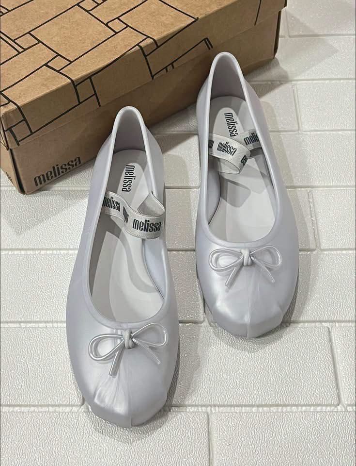 Melissa Sophie US5,6,7,8,9 (Category: Shoe inserts) located in Taguig. Submitted by melissacollection.ph (Listing ID 1463793980, Image 1). Description: ALL POSTED SIZES ARE AVAILABLE. BRANDNEW AND COMPLETE INCLUSIONS - 3X MONEYBACK GUARANTEE IF PROVEN FAKE.