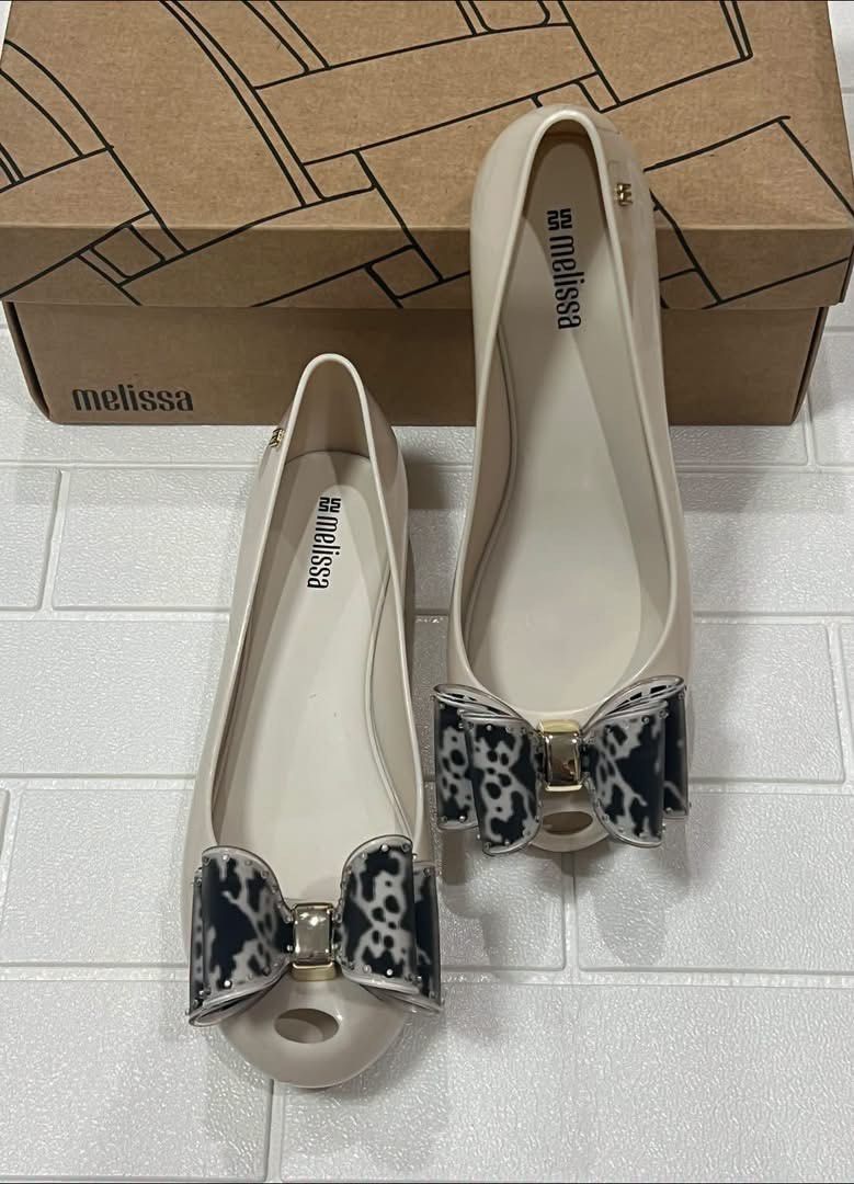 Melissa Ultragirl Classic Bow US8,9 (Category: Loafers) located in Taguig. Submitted by melissacollection.ph (Listing ID 1463796416, Image 3). Description: ALL POSTED SIZES ARE AVAILABLE. BRANDNEW AND COMPLETE INCLUSIONS - 3X MONEYBACK GUARANTEE IF PROVEN FAKE.