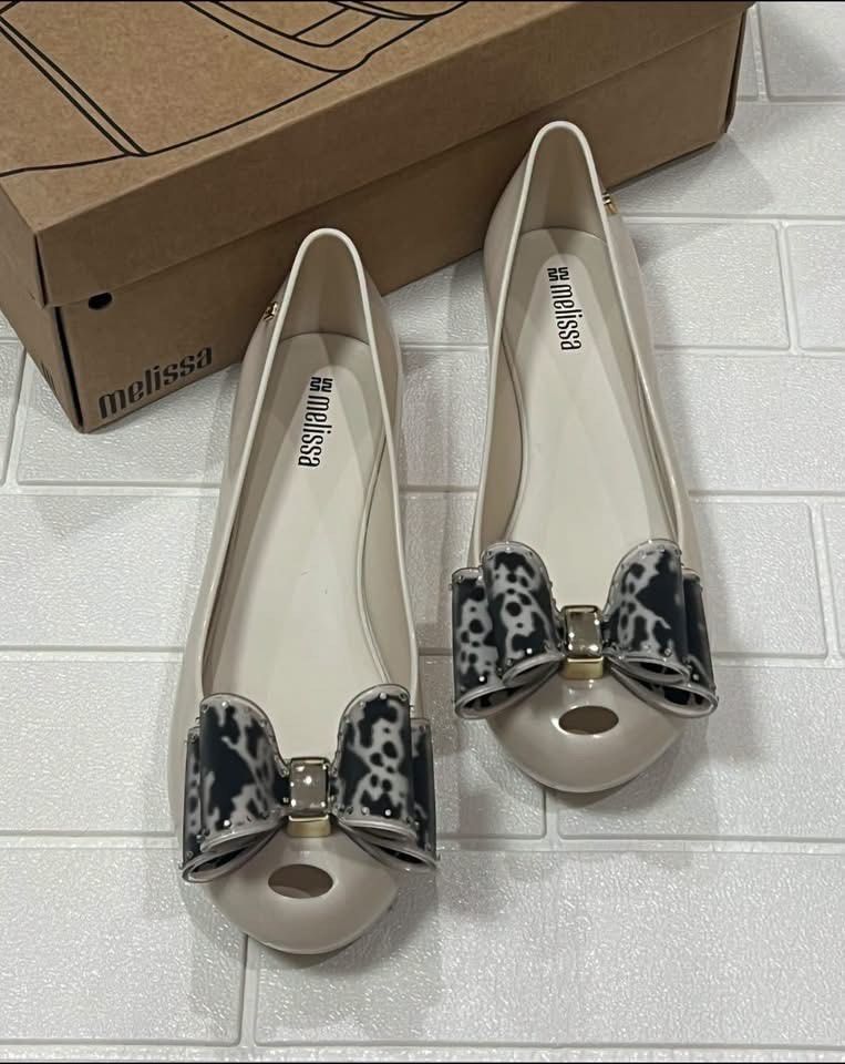 Melissa Ultragirl Classic Bow US8,9 (Category: Loafers) located in Taguig. Submitted by melissacollection.ph (Listing ID 1463796416, Image 1). Description: ALL POSTED SIZES ARE AVAILABLE. BRANDNEW AND COMPLETE INCLUSIONS - 3X MONEYBACK GUARANTEE IF PROVEN FAKE.