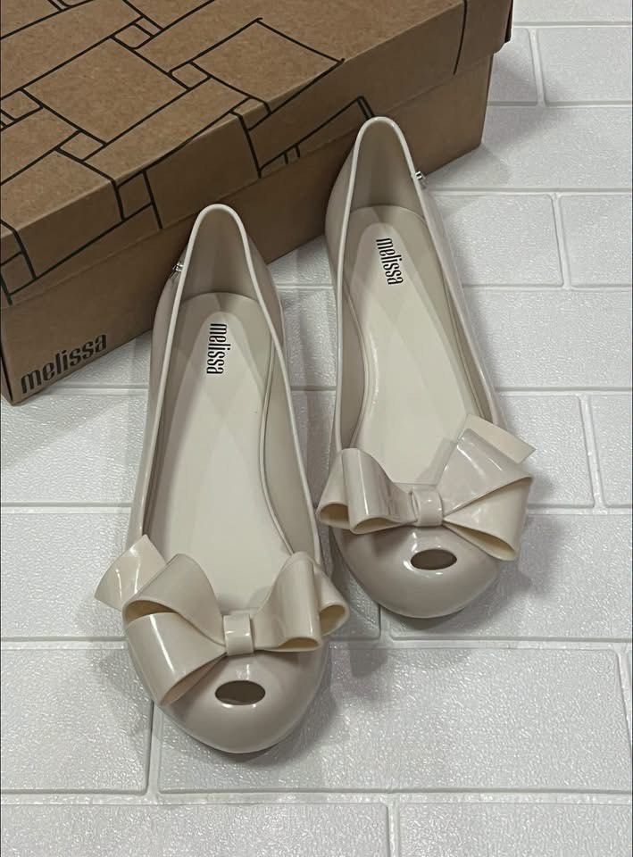 Melissa Ultragirl Classy US8 (Category: Loafers) located in Taguig. Submitted by melissacollection.ph (Listing ID 1463797836, Image 1). Description: ALL POSTED SIZES ARE AVAILABLE. BRANDNEW AND COMPLETE INCLUSIONS - 3X MONEYBACK GUARANTEE IF PROVEN FAKE.