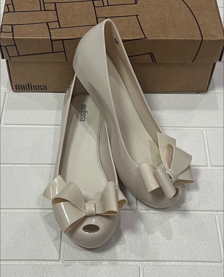 Melissa Ultragirl Classy US8 (Category: Loafers) located in Taguig. Submitted by melissacollection.ph (Listing ID 1463797836, Image 2). Description: ALL POSTED SIZES ARE AVAILABLE. BRANDNEW AND COMPLETE INCLUSIONS - 3X MONEYBACK GUARANTEE IF PROVEN FAKE.