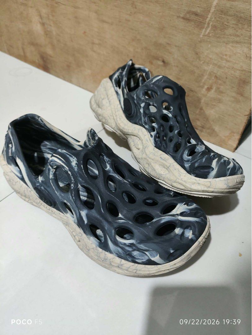 Merrell Hydro Next Gen MOC Shoes Black Eggshell (Category: Slippers & Slides) located in Cavite. Submitted by xhien88 (Listing ID 1463754392, Image 2). Description: - Merrell Hydro Next Gen MOC water shoes - Stylish black and eggshell marbled pattern - Convenient slip-on design - Perfect for outdoor adventures and casual wear - Size: 8 US Men - Comes with original box RFS. Used once Masikip sakin kasi bulky paa ko :(.