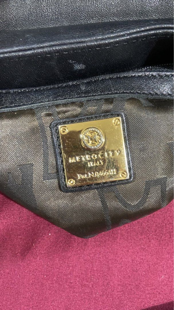 Metro City (Category: Shoulder Bags) located in Valencia. Submitted by srn_stchl (Listing ID 1463845033, Image 3). Description: good condition .