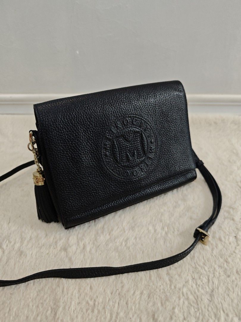 Metrocity sling bag (Category: Luxury Bags & Wallets) located in Panabo. Submitted by kzmbags2026 (Listing ID 1463796929, Image 1). Description: .