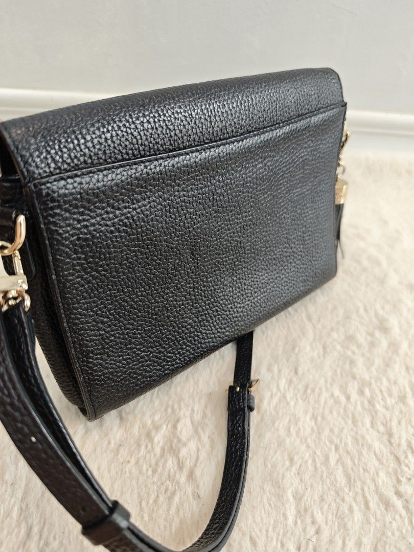 Metrocity sling bag (Category: Luxury Bags & Wallets) located in Panabo. Submitted by kzmbags2026 (Listing ID 1463796929, Image 3). Description: .