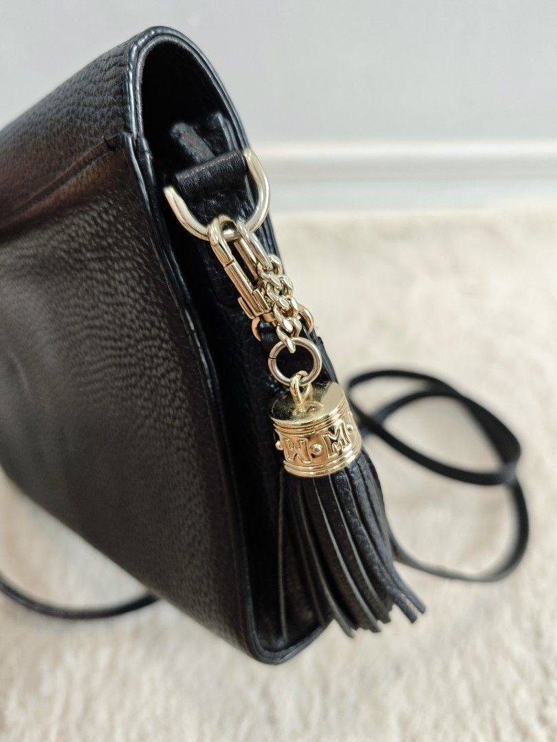 Metrocity sling bag (Category: Luxury Bags & Wallets) located in Panabo. Submitted by kzmbags2026 (Listing ID 1463796929, Image 2). Description: .