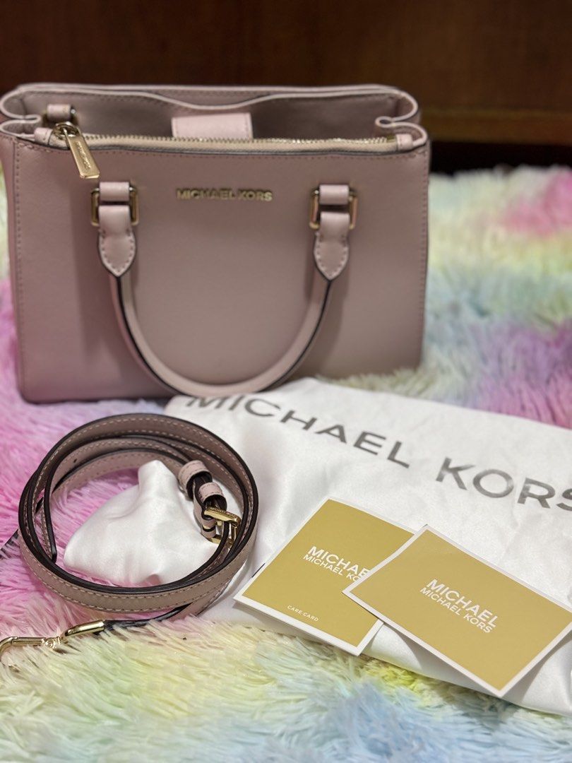 michael kors (Category: Shoulder Bags) located in Calamba. Submitted by aliehs18 (Listing ID 1463936382, Image 1). Description: 💯original allost new parang ginamit lang po siya na pangdisplay sa shop sa japan po ha. .