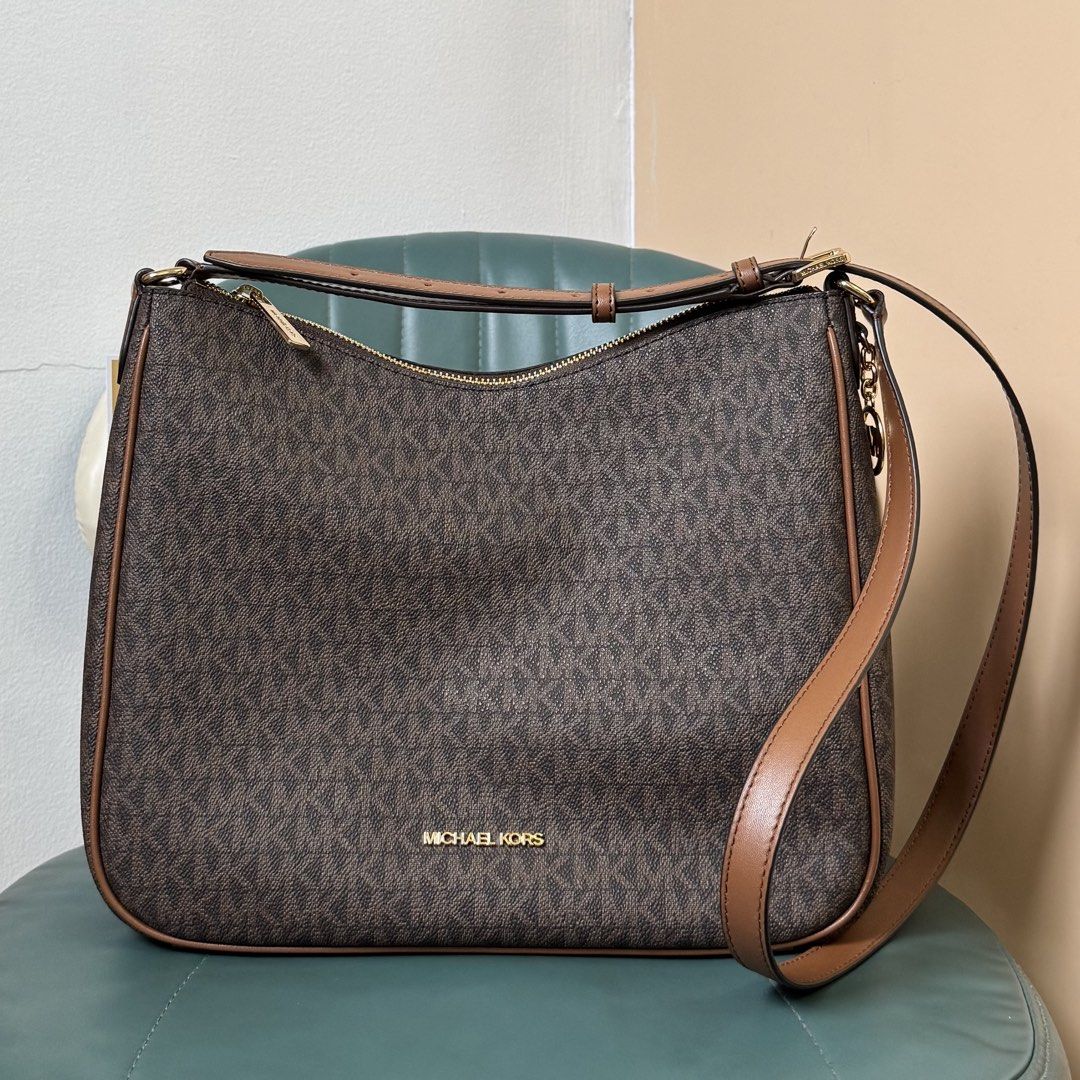 MICHAEL KORS BAG (Category: Shoulder Bags) located in Las Pinas. Submitted by micoespotato (Listing ID 1463830692, Image 1). Description: • 2 stocks available • 100% Authentic / Legit • Complete with original Michael Kors paper bag • Bought in USA on God • ₱10,000 each MOP: GCash Courier: Grab / Lalamove Meet-up: Around Las Piñas 📌 Shipping/delivery fee should be shouldered by the buyer. Feel free to message me for more photos, details, or other