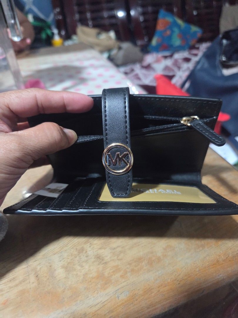 Michael Kors Black Leather Wallet (Category: Wallets & Card holders) located in Manila. Submitted by analiepagl91301 (Listing ID 1463817775, Image 3). Description: - Authentic Michael Kors wallet in black - Crafted from premium textured leather - Secure snap closure for peace of mind - Convenient interior zip compartment for coins or small items - Numerous card slots to hold all your cards - Clear ID window for easy access - Elegant gold-tone Mic
