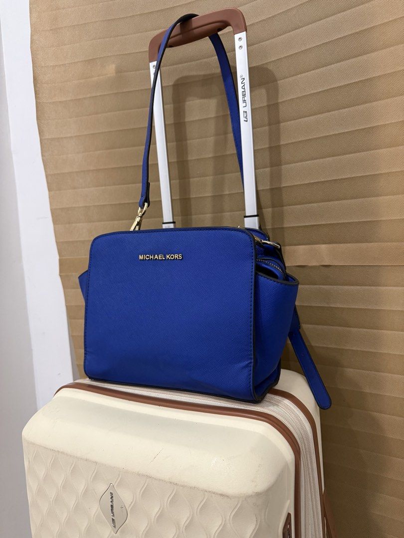 Michael Kors Blue Leather Crossbody Bag (Category: Cross-body Bags) located in Cavite. Submitted by geaneryka (Listing ID 1463765915, Image 2). Description: .