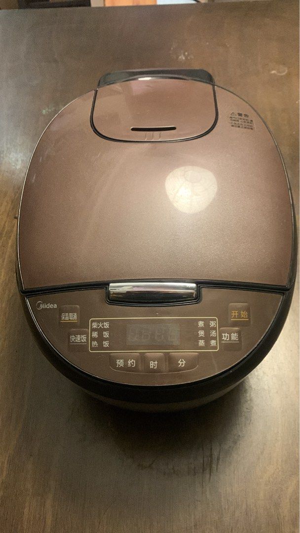 Midea Rice Cooker (Category: Cookers) located in Manila. Submitted by kennethcab79976 (Listing ID 1463809224, Image 2). Description: - Midea Digital Rice Cooker - Multiple Cooking Functions: Quick Cook, Porridge, and more - Easy-to-read Digital Display for time and settings - Inner pot with convenient measurement markings - Includes power cord - Ideal for everyday use.