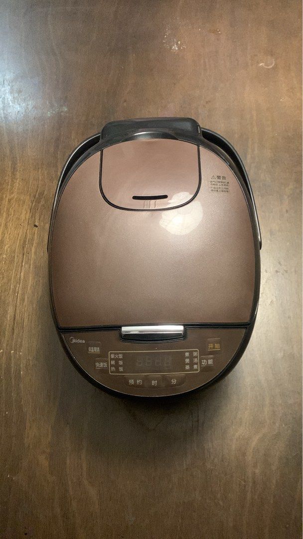 Midea Rice Cooker (Category: Cookers) located in Manila. Submitted by kennethcab79976 (Listing ID 1463809224, Image 1). Description: - Midea Digital Rice Cooker - Multiple Cooking Functions: Quick Cook, Porridge, and more - Easy-to-read Digital Display for time and settings - Inner pot with convenient measurement markings - Includes power cord - Ideal for everyday use.